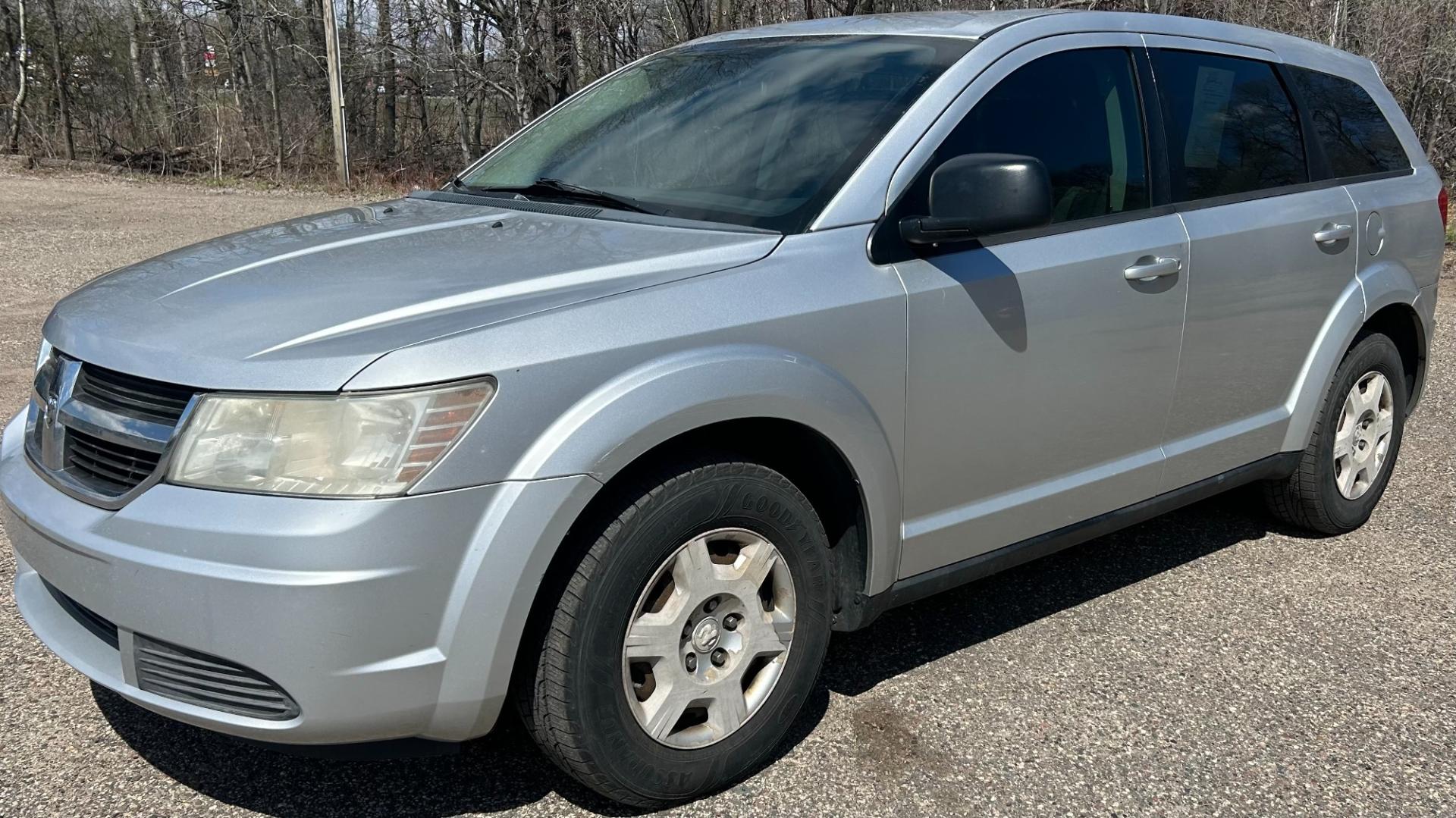 2009 Dodge Journey SE (3D4GG47B69T) with an 2.4L L4 DOHC 16V engine, 4-Speed Automatic Overdrive transmission, located at 17255 hwy 65 NE, Ham Lake, MN, 55304, 0.000000, 0.000000 - Photo#0
